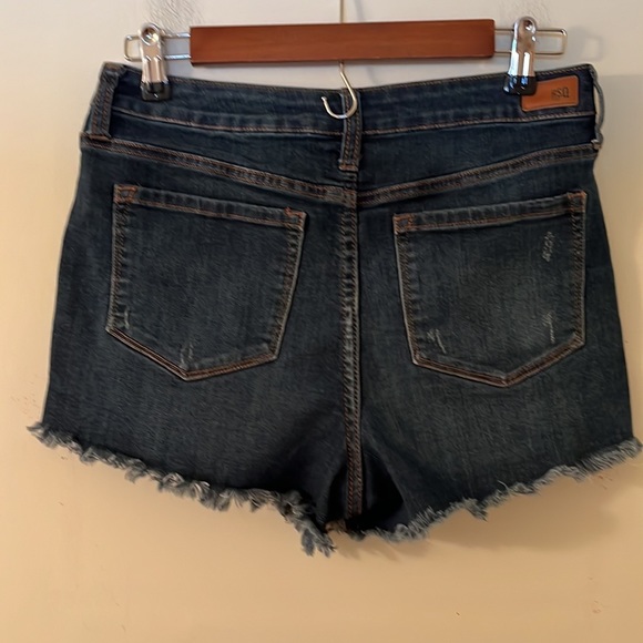 RSQ Vintage High Rise Frayed Hem Distressed Jean shorts size 5 - Picture 2 of 12